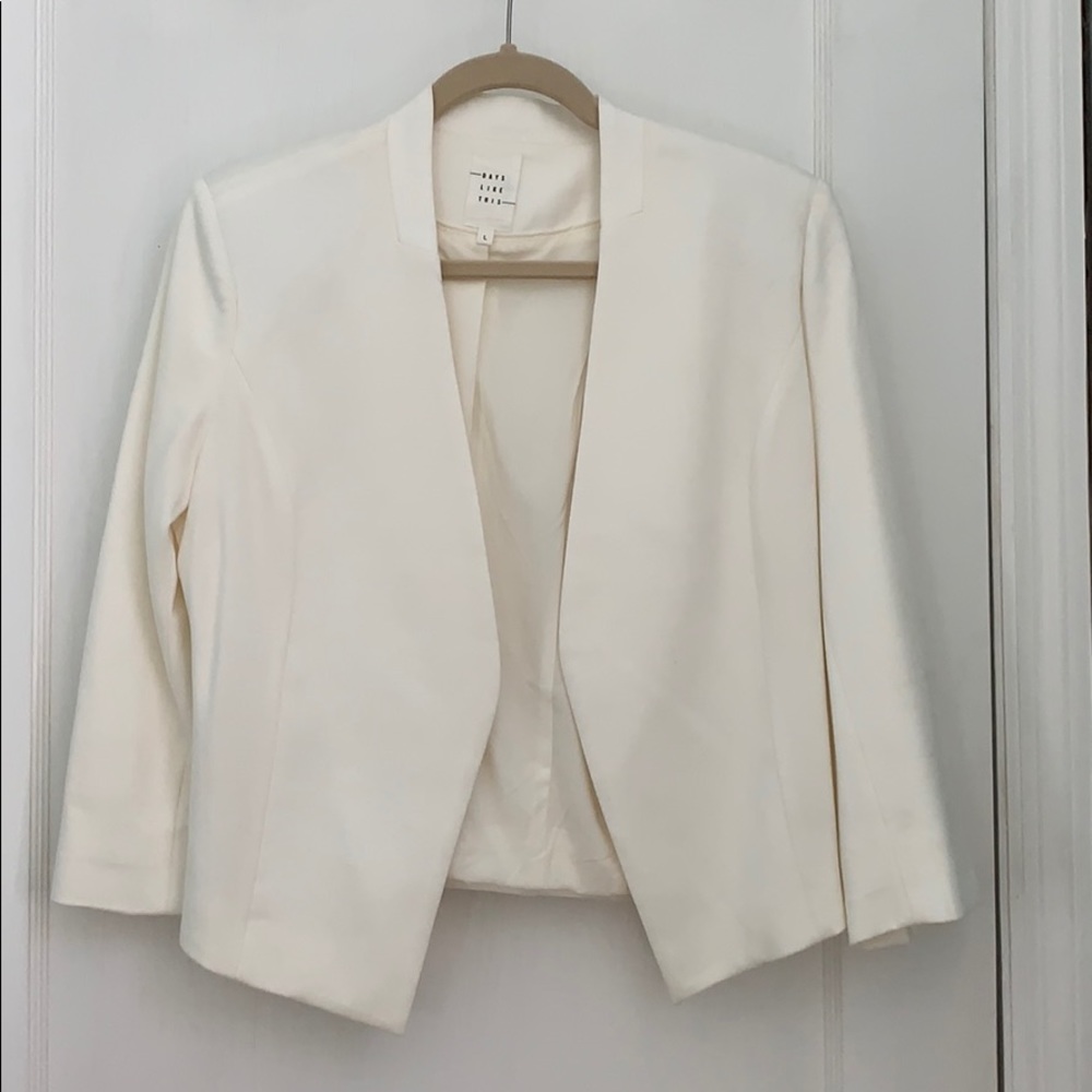 White collarless knit blazer size L like new